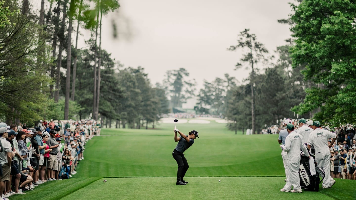 Confident Crowe Mesmerised by Masters Aura