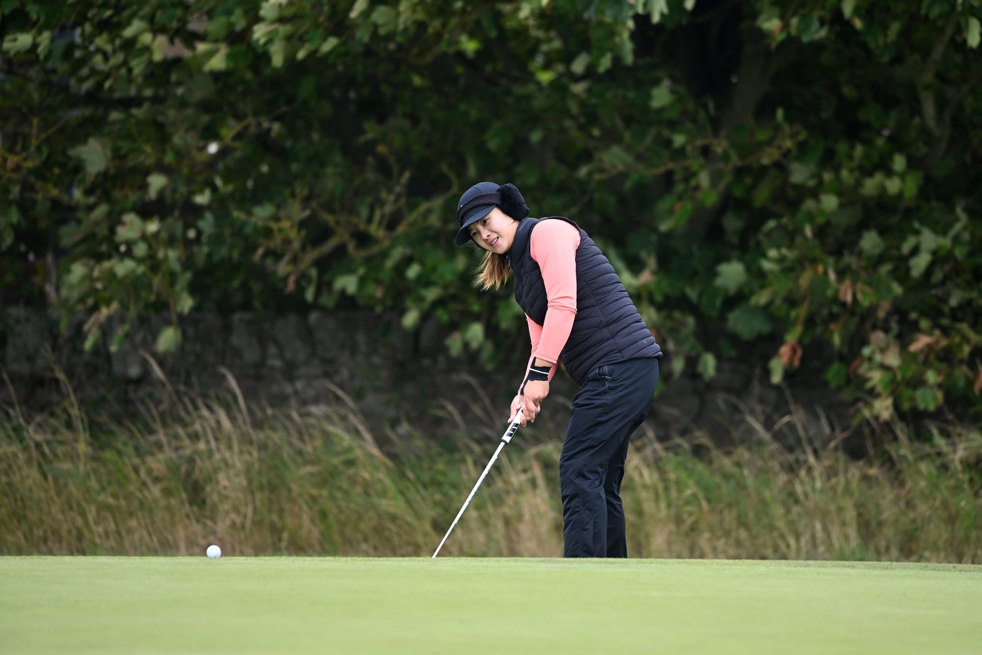Zhang Weathers Storm to Secure St Andrews Start