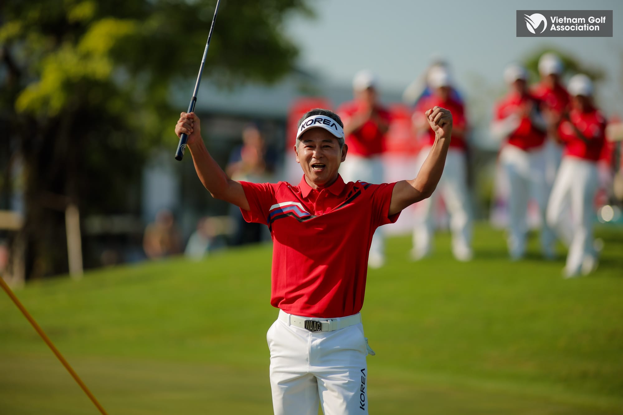 Korean Heo Ji-baek celebrates his achievement as low individual.