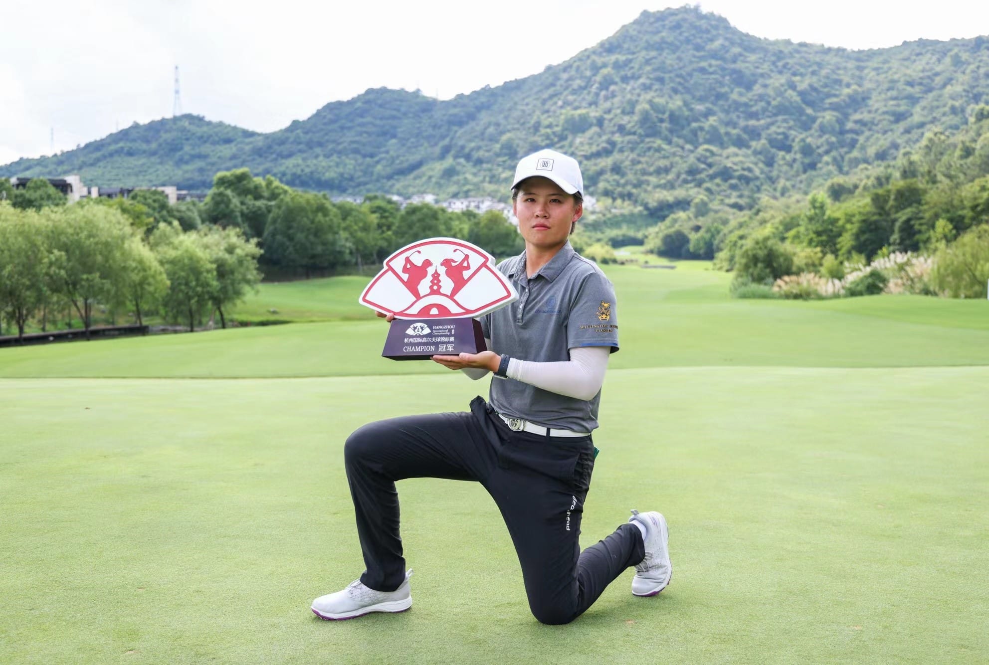 Amateur Ace An Trumps China Professionals