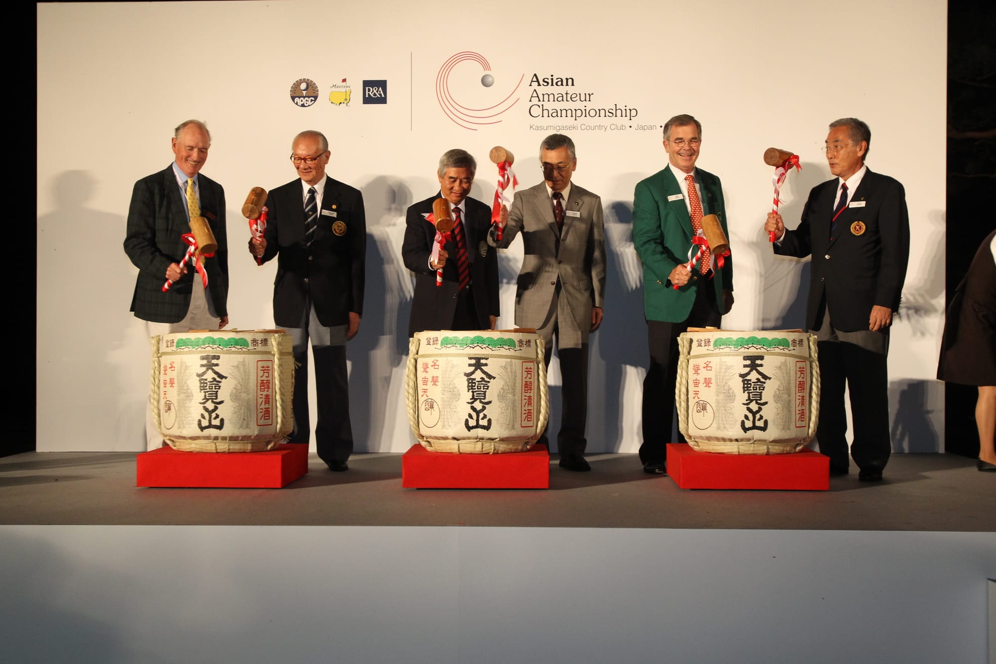 Tournament officials beat the drum to signify the commencement of the 2010 Asia-Pacific Amateur Championship.