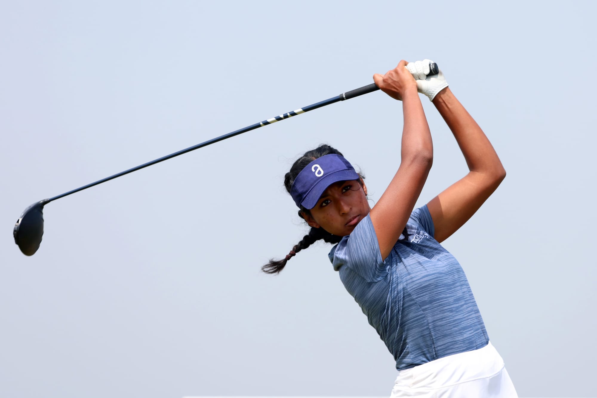 Fernandez Makes Solid Start at Blustery Kent Links