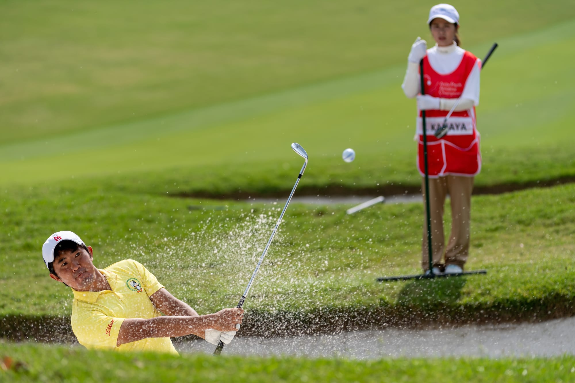 Takumi Kanaya escapes a sand trap during the final round.