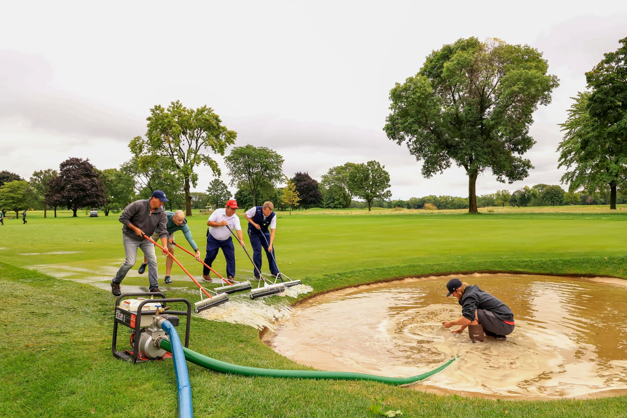 Kiwi Jones in Contention as Rain Wreaks Havoc