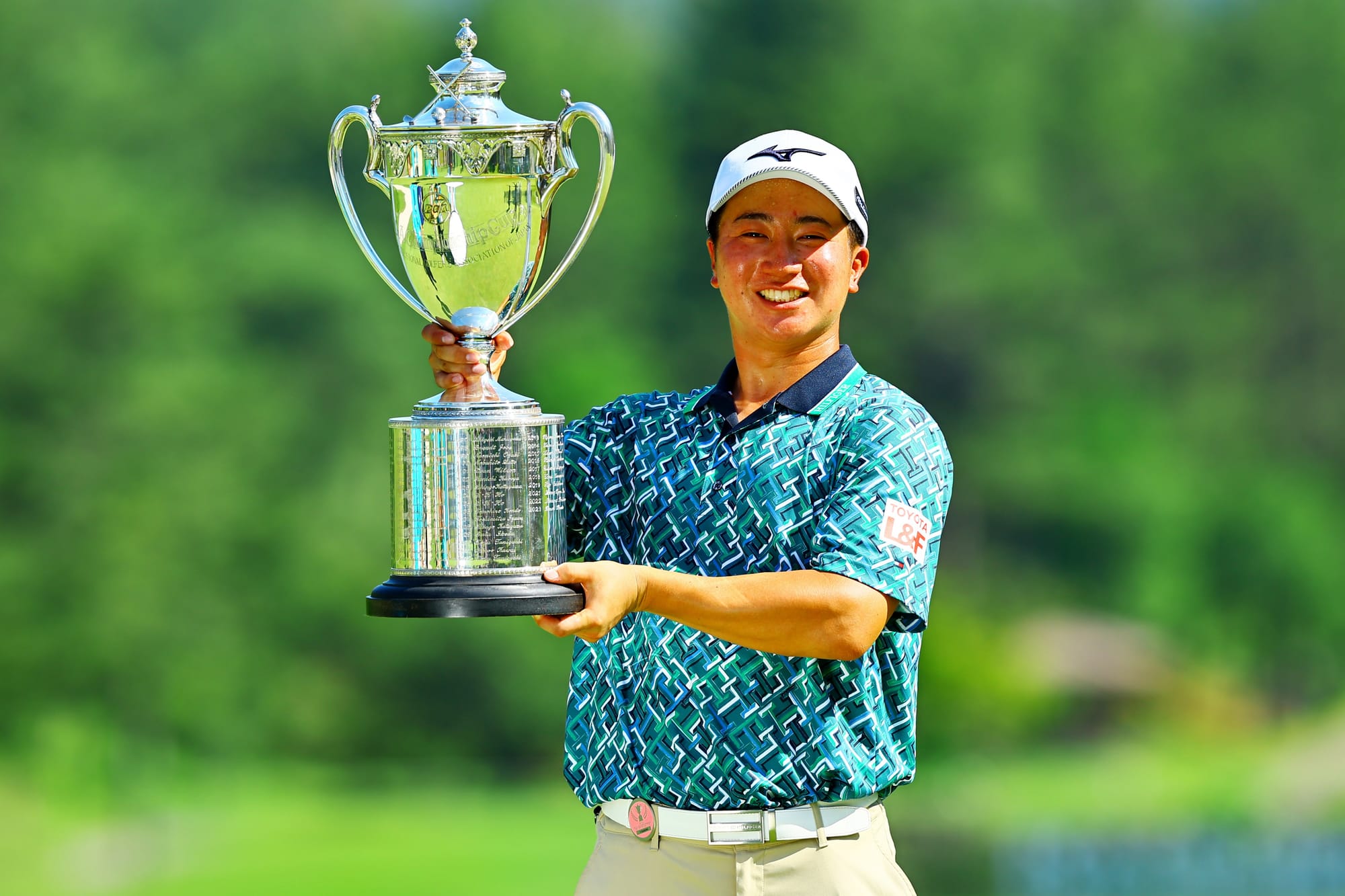 Maiden Professional Title for Japan's Sugiura