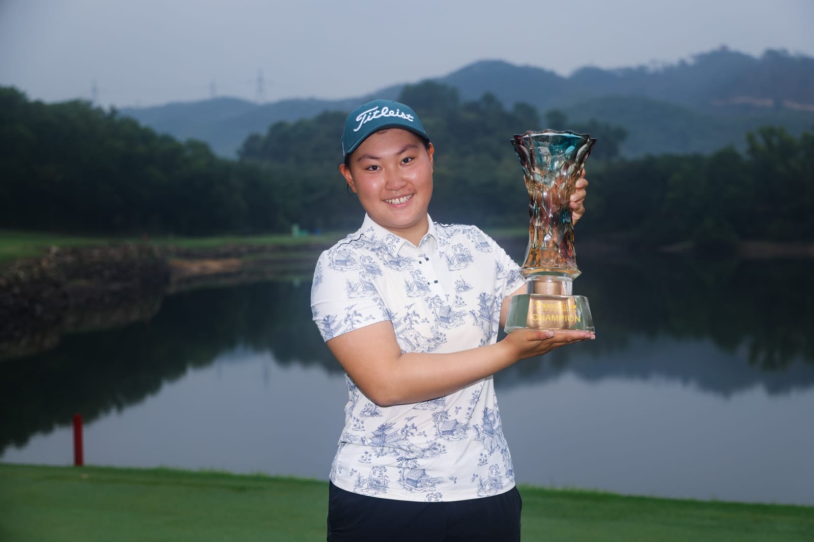 China Teenager Ren Claims Maiden Professional Title post image