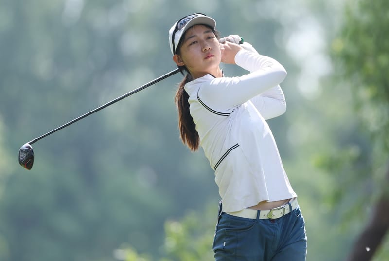 Teenager Zeng Shares Opening-Day Honours post image